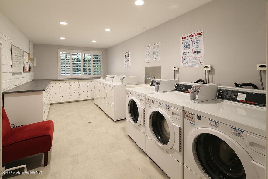 Building Photo - 266 S Madison Ave