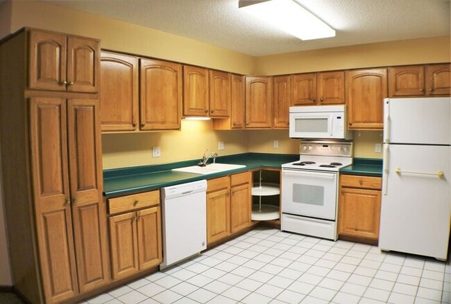 Building Photo - $1,150 | 2 Bedroom, 1 Bathroom 2nd Floor Condo | NO Pets | Available for August 1st, 2026 Move in!