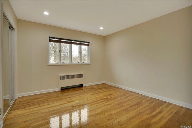 Building Photo - 260 Oak Ridge Ln