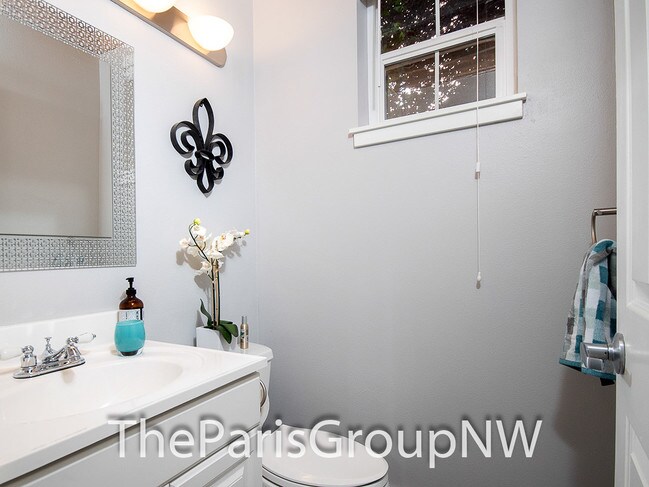 Building Photo - 9810 NE 130th Pl