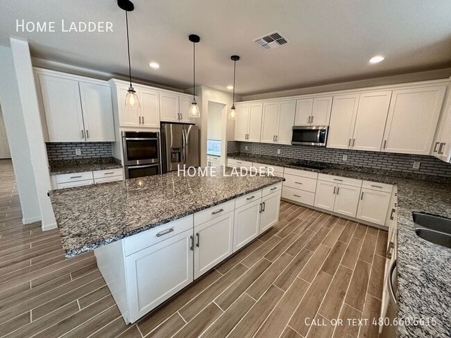 Building Photo - 3133 N Loma Vista