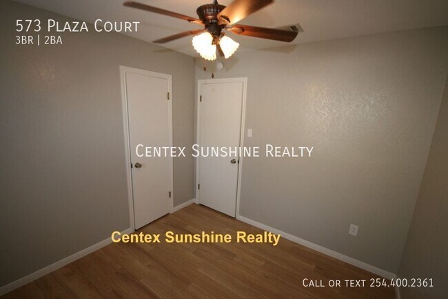 Building Photo - 573 Plaza Ct