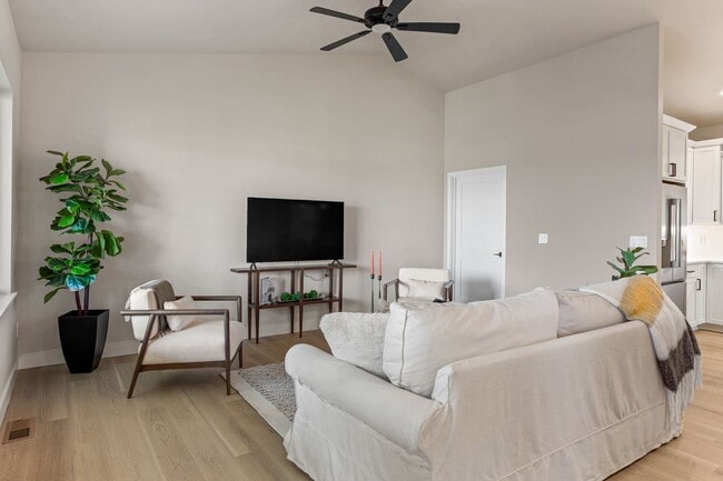 Building Photo - West Valley Luxury Townhome