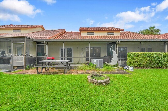 Building Photo - 18578 Woodstream Dr