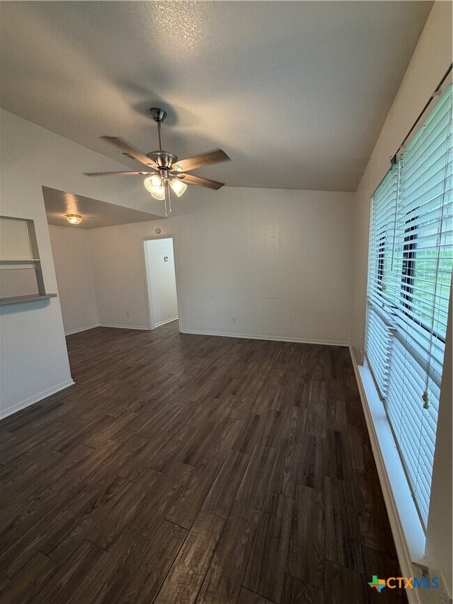 Building Photo - 802 Hackberry St
