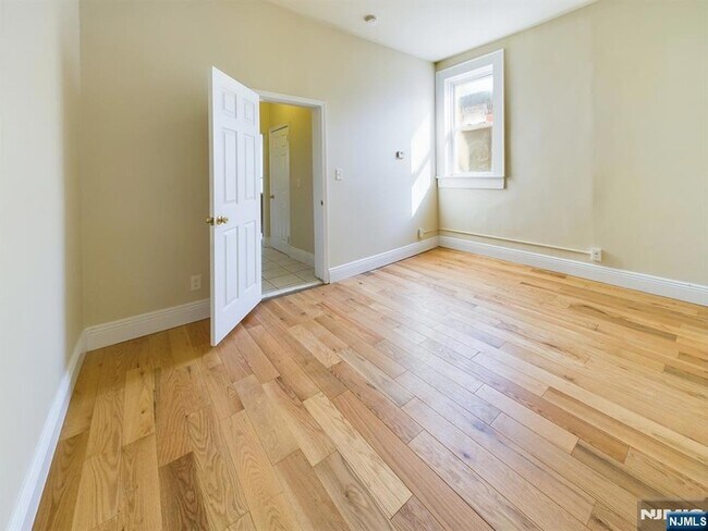 Building Photo - 413-15 Dodd St