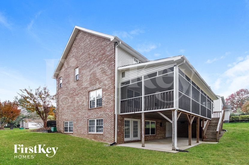 Building Photo - 2611 White Fence Way