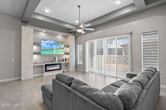 Building Photo - 12300 Desert Heights Ct