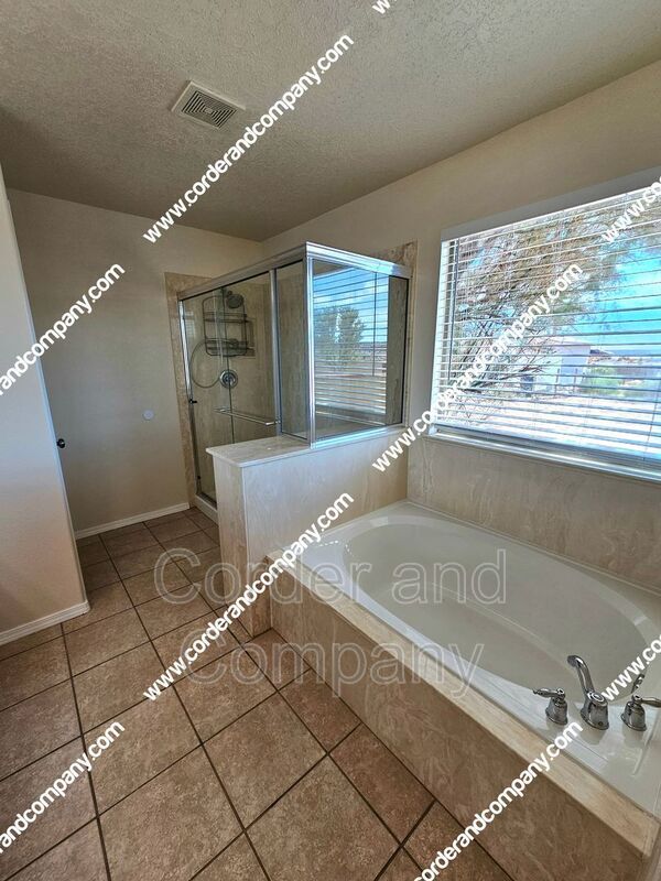 Building Photo - 1416 Monterrey Rd NE