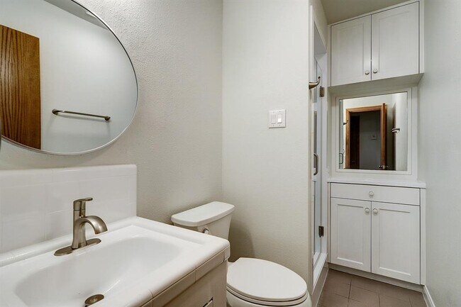Building Photo - 1051 Gardenia Dr