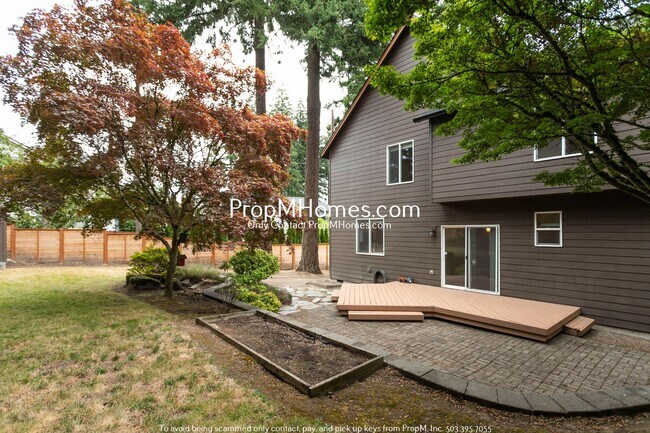 Building Photo - Three-Bedroom Loft-Style Home near Progress Ridge in Beaverton!