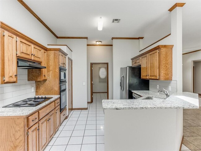 Building Photo - 3921 Brownwood Ln