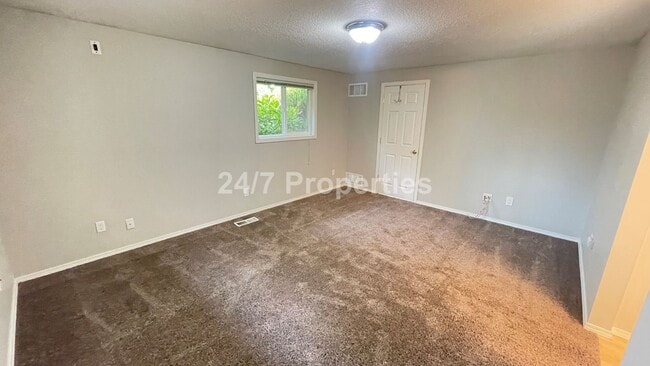 Building Photo - 3 BD | 2 BA Single-Level Home on Sprawling...