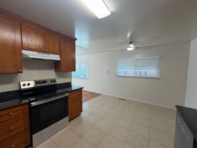 Building Photo - 1817 Foxworthy Ave