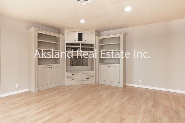 Building Photo - 697 Garden Gate Dr