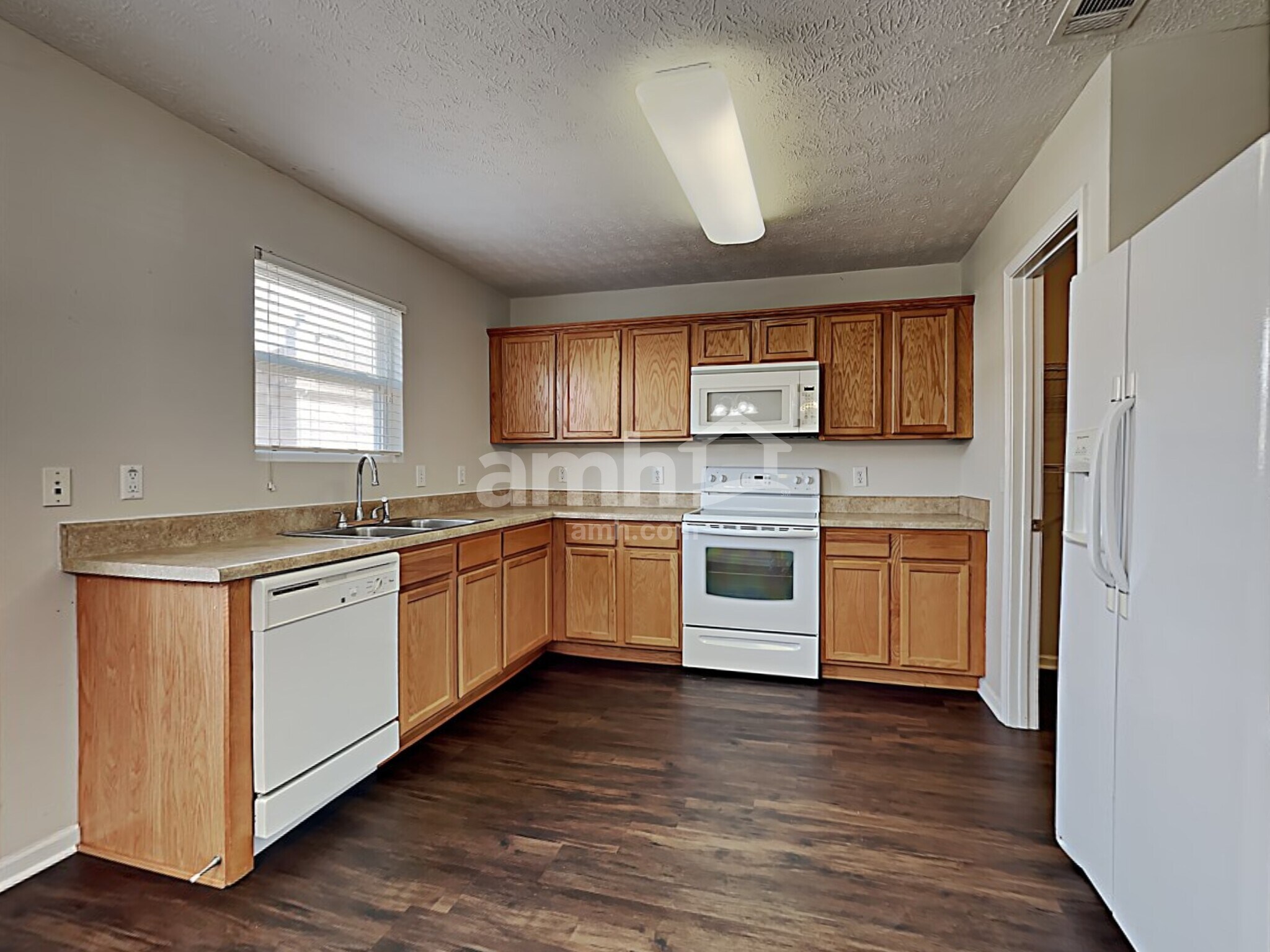 Building Photo - 1316 Roxbury Ct