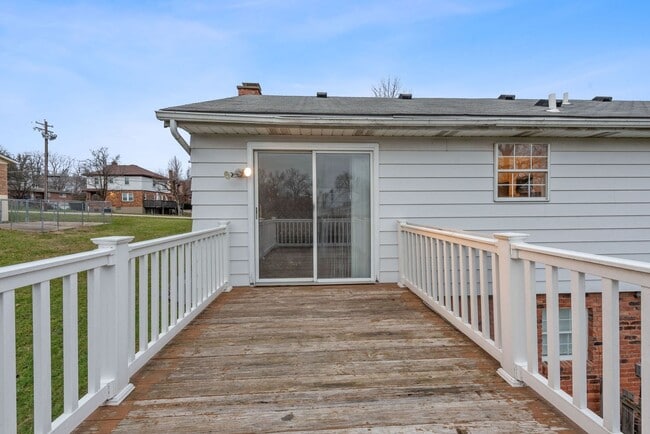 Building Photo - WESTWOOD - Spacious 3 bed 2.5 ba 2 car garage