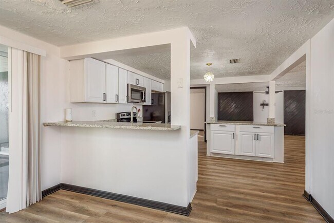 Building Photo - 3332 Chauncy Rd