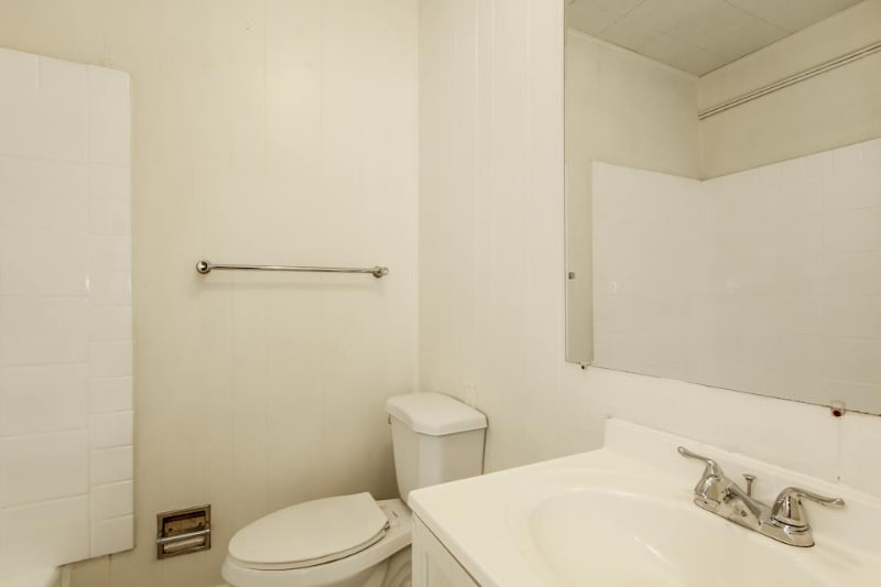 Building Photo - 1043 E Indianola Ave