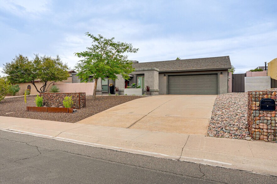 Building Photo - 2331 E Lupine Ave