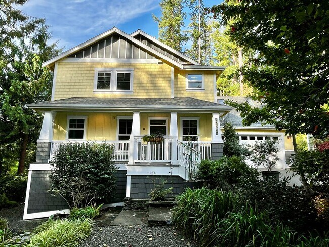 Primary Photo - Beautiful 4 Bedroom Bainbridge Home Close ...