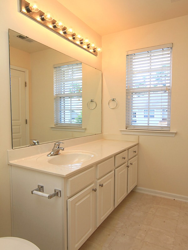 Building Photo - Spacious South Durham Townhouse!