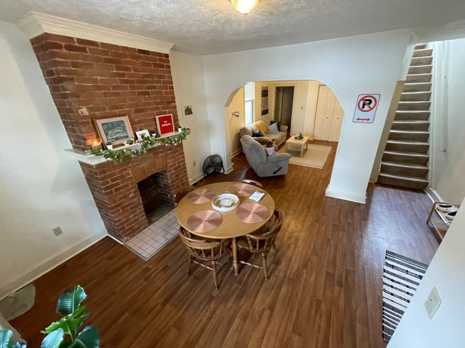 Building Photo - 211 Dunseith St