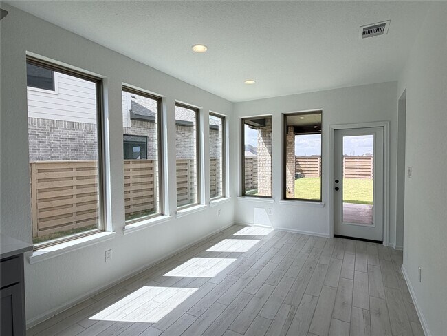 Building Photo - 10702 Ursa St