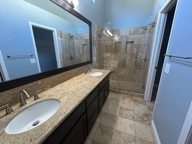 Building Photo - Nice home in Turlock