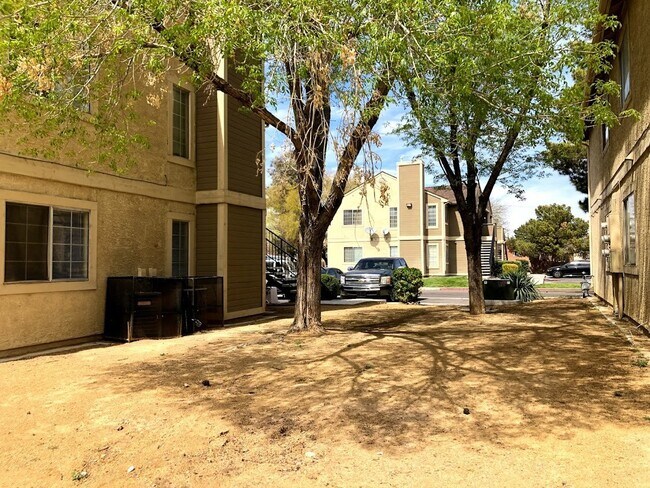 Building Photo - Perfect 2 Bedroom/1 Bathroom