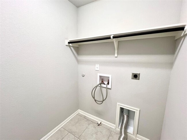 Building Photo - 227 Kellys Heroes Wy