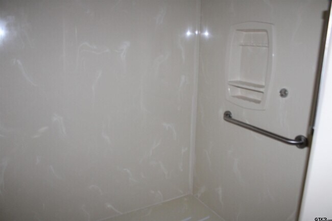 Building Photo - 713 Meadow Creek Dr