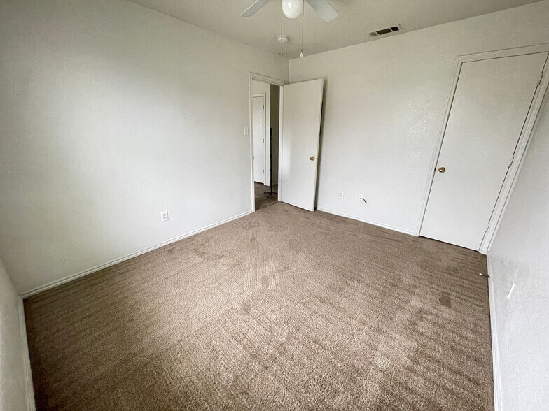 Building Photo - 5706 Redstone Dr