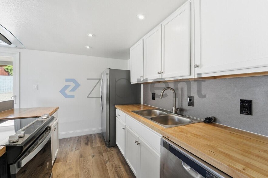 Building Photo - 9037 N 14th St