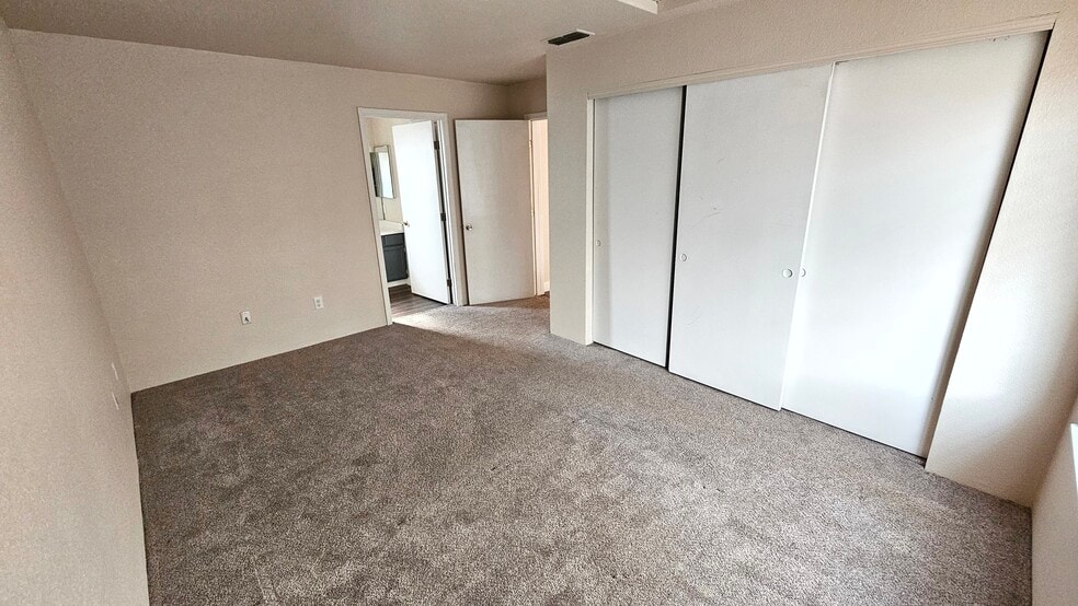 Building Photo - 3060 Sheraton Ct