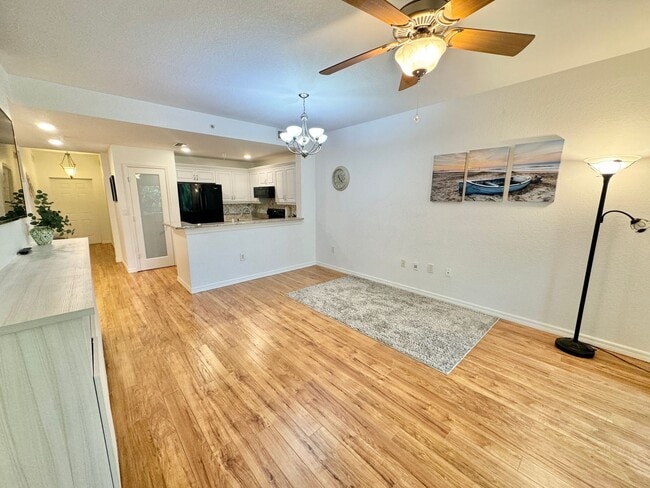 Building Photo - ** BOTANICAL PLACE ** 3 BED / 2 BATH - CON...