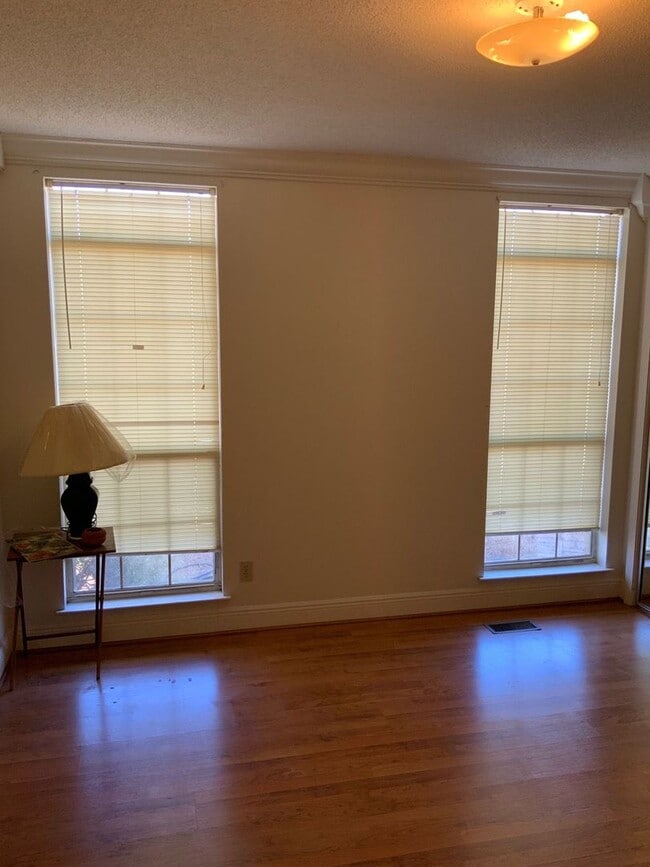 Building Photo - 971 Manningham Rd