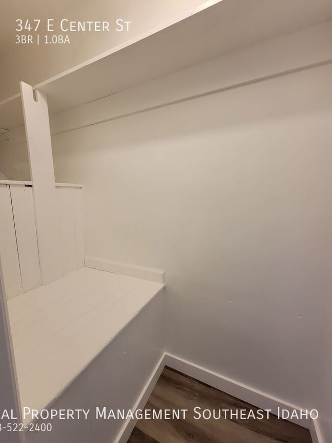 Building Photo - 347 E Center St