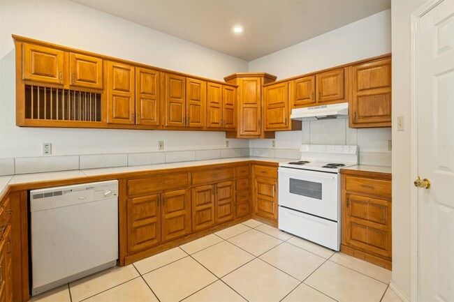 Building Photo - 113 Ramon Cardenas Dr