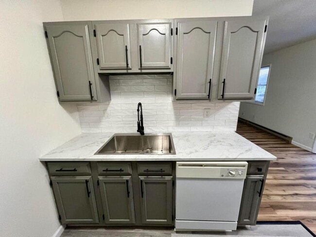 Building Photo - 91-95 Otsego St-Apt F