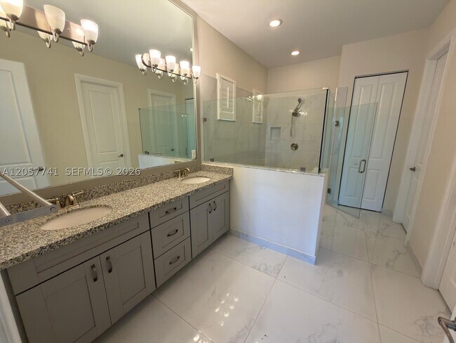 Building Photo - 455 SW 113th Ln