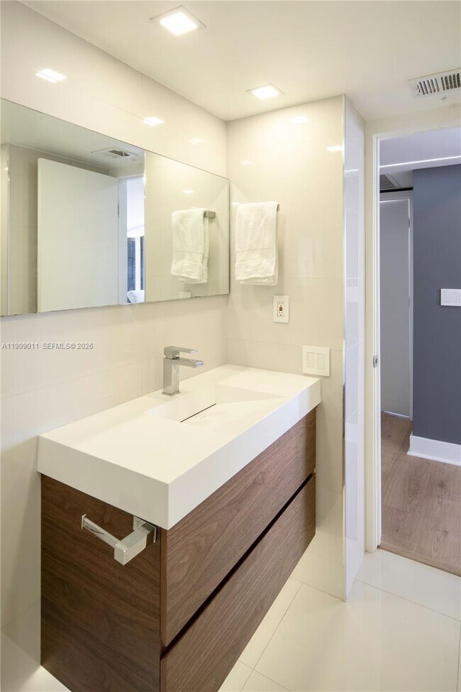 Building Photo - 4000 Towerside Terrace