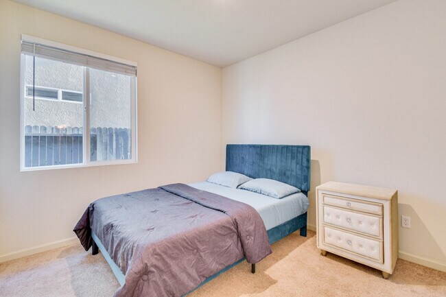 Building Photo - 1442 Copperfield Ave