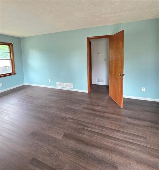 Building Photo - 421 Springside Dr