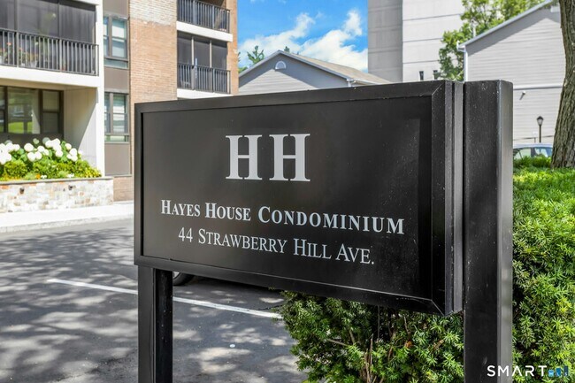 Building Photo - 44 Strawberry Hill Ave