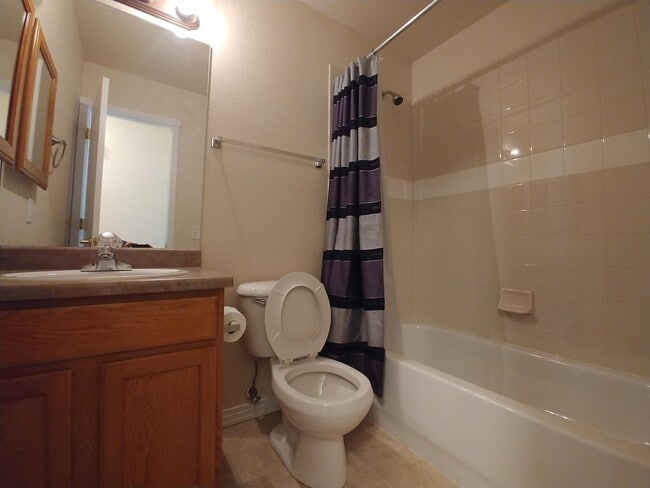 Building Photo - 1415 Madison Ridge Heights