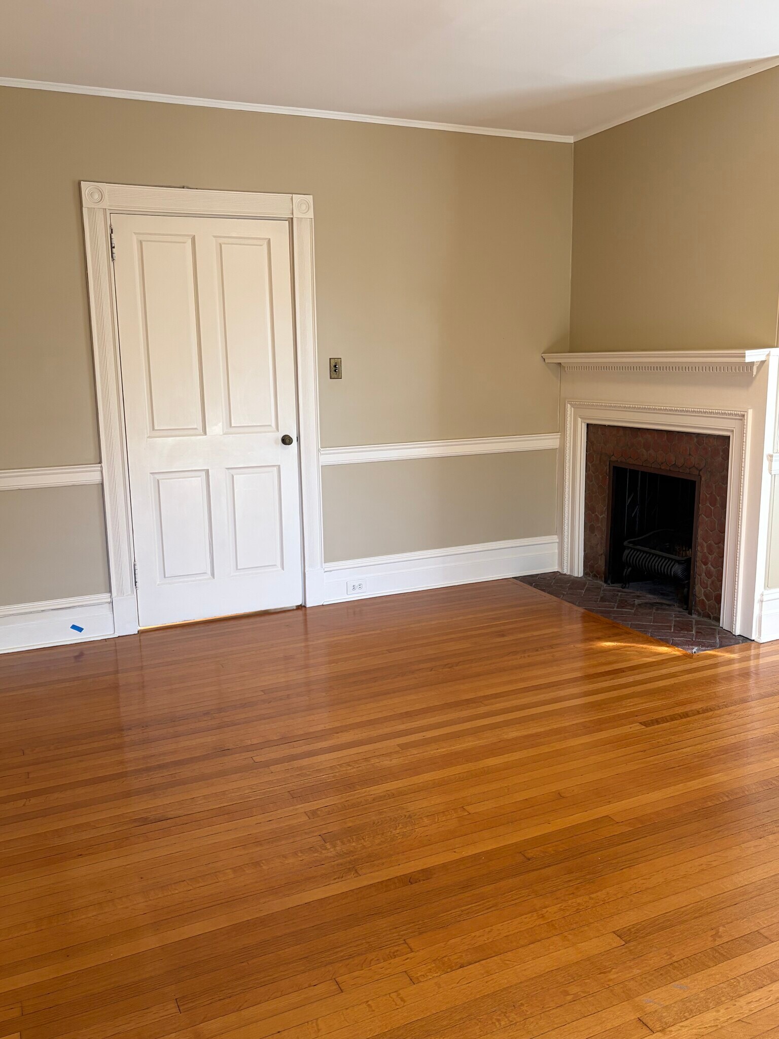 Room 2 - 7709 Cherokee St