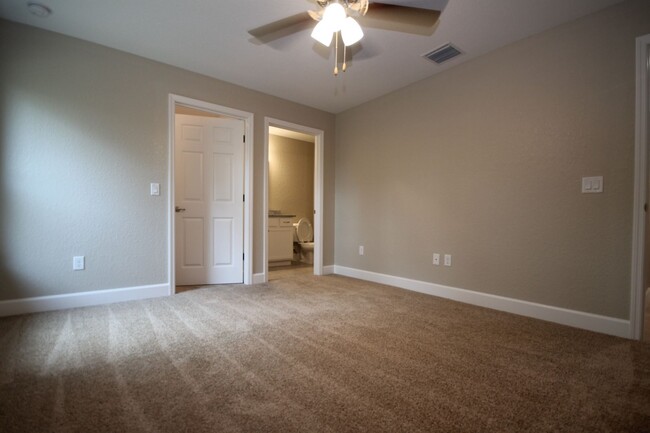 Building Photo - BEAUTIFUL 3 Bedroom, 2 Bathroom Home in Oc...