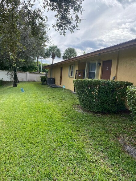 Building Photo - 3483 Coral Springs Dr