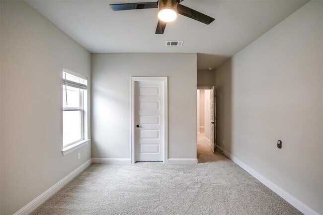 Building Photo - 600 C-Bar Ranch Trl